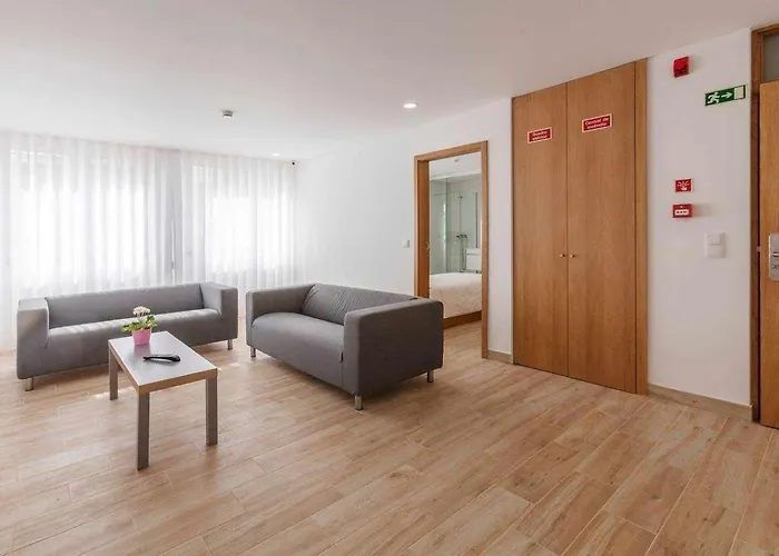 Central Suites ゲストハウス São João da Madeira