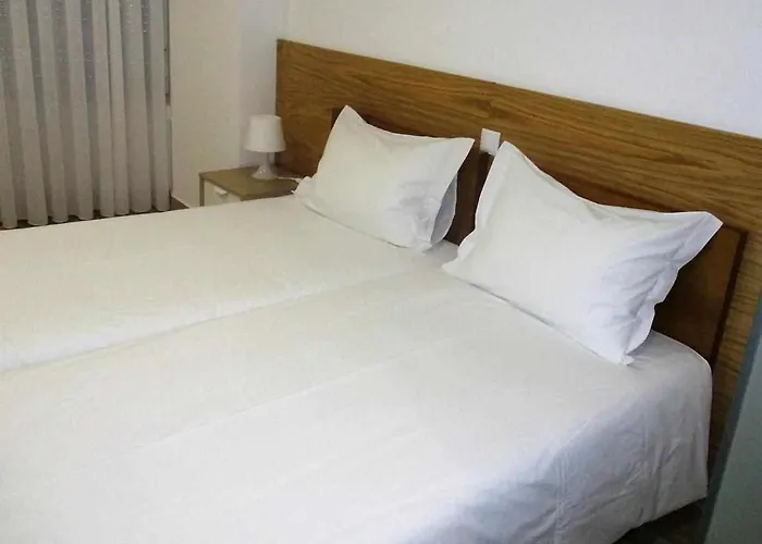 Central Suites ゲストハウス São João da Madeira