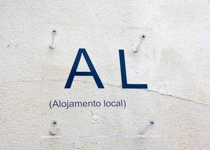 Central Suites ゲストハウス São João da Madeira